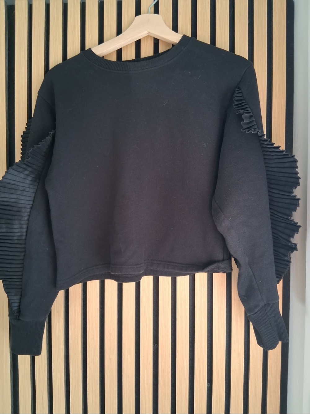 Zara Black Ruffle-Detail Cropped Sweatshirt